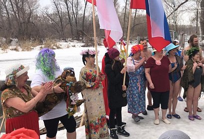 Депутат помогает орскому клубу любителей зимнего закаливания