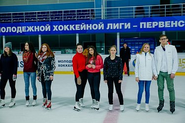 Молодежь Оренбурга отпраздновала День студента на коньках