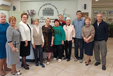 Депутаты поздравили оренбурженок с Днем матери