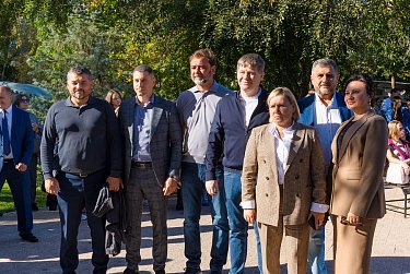 Оренбуржцы вместе с новыми регионами!