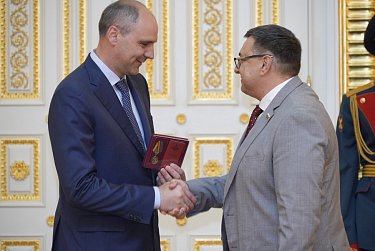 Депутаты Заксобрания удостоены наград за содействие в решении задач СВО