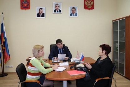 Депутаты провели приемы граждан