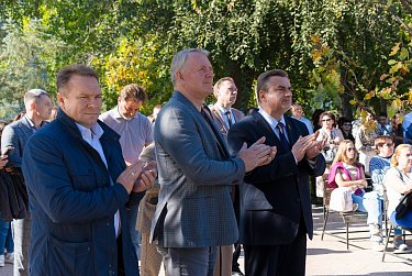 Оренбуржцы вместе с новыми регионами!