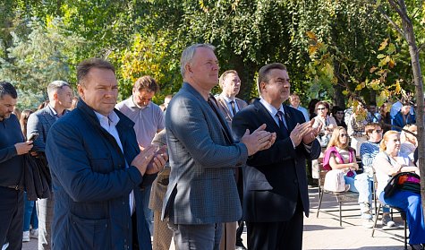 Оренбуржцы вместе с новыми регионами!