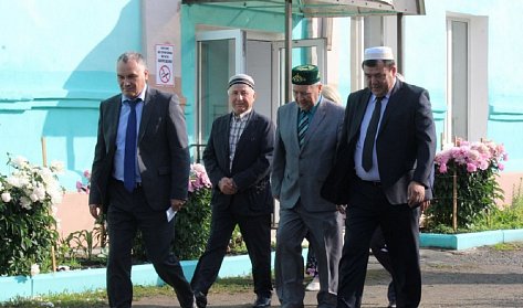 В орской мечети верующие совершили праздничную молитву