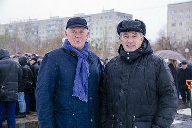 В Оренбурге открыт памятник Герою России Александру Прохоренко 