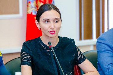 Новый состав Молодежного парламента провел свой первый «круглый стол»
