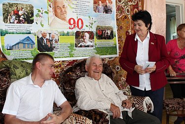 Депутат Светлана Иванова поздравила семью Спиридоновых 