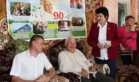 Депутат Светлана Иванова поздравила семью Спиридоновых 