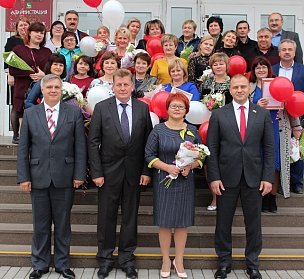  Депутаты поздравили оренбургских учителей с профессиональным праздником