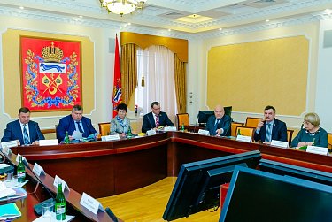 Об изменении федерального законодательства, школе депутата, составе экспертной комиссии 