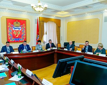 Об изменении федерального законодательства, школе депутата, составе экспертной комиссии