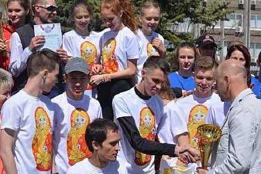 Аркадий Швецов отметил победителей легкоатлетической эстафеты