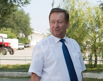 Проблемы округа решает депутат 