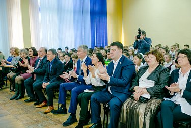 Депутаты оценили работы юных исследователей