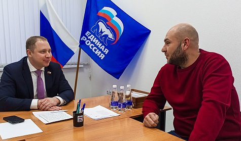 Парламентарий решает вопросы горожан