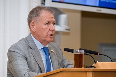 Губернатор отчитался перед депутатами Заксобрания