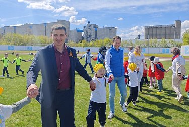 Обновленный стадион принял первых игроков 