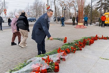 Оренбуржцы почтили память Героев Отечества