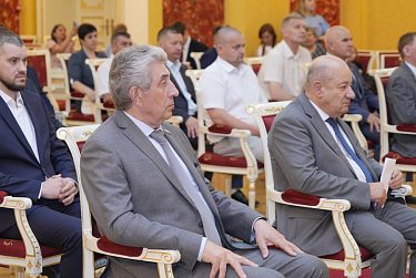 Депутаты Заксобрания удостоены наград за содействие в решении задач СВО