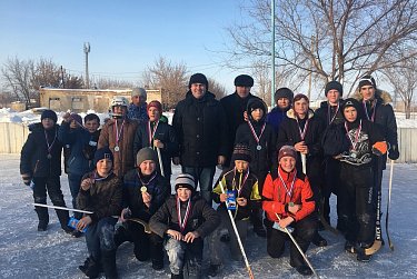 Вечер на коньках собрал нижнесакмарцев