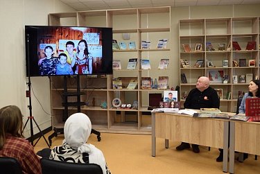 Встреча с семьей героя