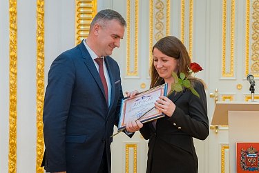 Работников аппарата отметили наградами