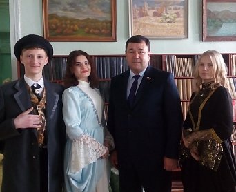 Ермек Алкулов поздравил коллектив орской библиотеки