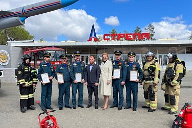 Екатерина Калегина поздравила огнеборцев