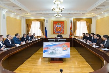 Руководство Заксобрания и лидеры фракций встретились с губернатором Евгением Солнцевым