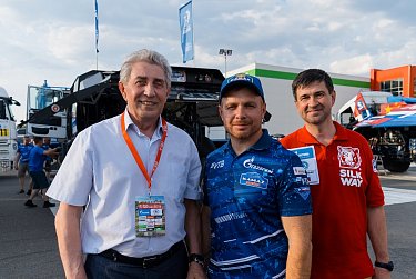 Участников ралли «Шелковый путь» встретили оренбуржцы