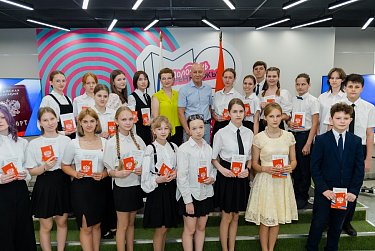 Школьники получили первые в жизни паспорта