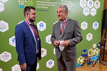 Сергей Грачев работает на экологическом конгрессе