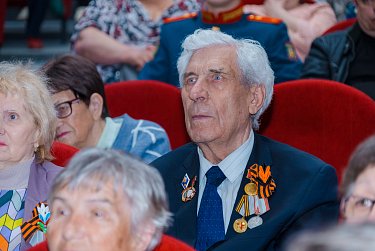 Песня строить и жить помогает