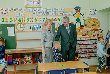 Прозвенел последний школьный звонок