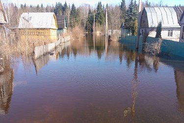 Закрепить в федеральном законе помощь пострадавшим дачникам
