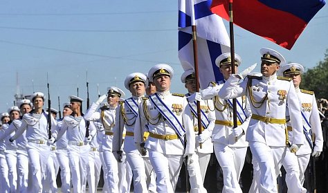 Сергей Грачев пожелал успехов военным морякам