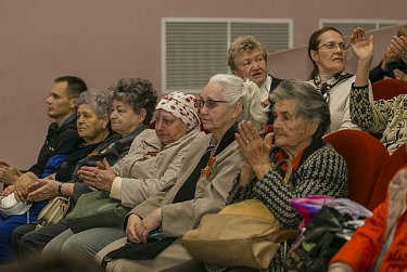 Жителям 14-го округа подарили праздничный концерт
