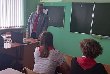 В школах жива пионерия