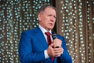 Песня строить и жить помогает