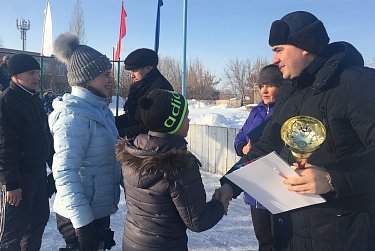 Вечер на коньках собрал нижнесакмарцев