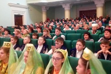 Депутаты поблагодарили коллектив ансамбля «Карлыгач» за популяризацию национального искусства