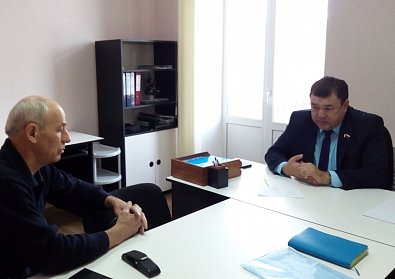 Ермек Алкулов помогает жителям в своем округе