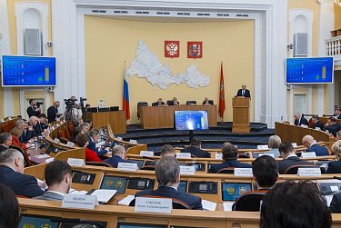 Евгений Солнцев впервые отчитался перед депутатами Заксобрания