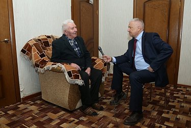 Владимир Кияев поздравляет участников Великой Отечественной войны