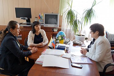 Депутаты поздравляют ветеранов с Днем Великой Победы