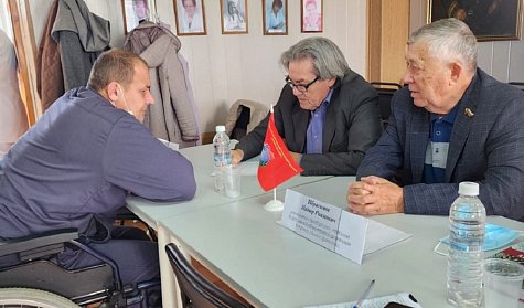 Ветераны госпиталя получили помощь