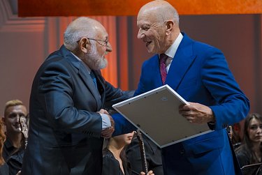 Признание лучшим педагогам