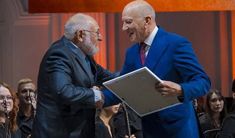 Признание лучшим педагогам