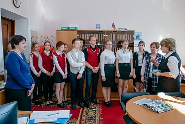 Парламент региона организовал экскурсию для старшеклассников 